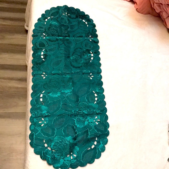 TABLE RUNNER - Picture 6 of 10